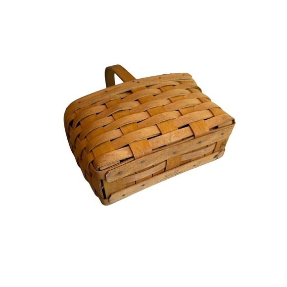 Longaberger Handwoven Picnic Basket With Fabric Liner and Plastic Protector - Picture 6 of 7